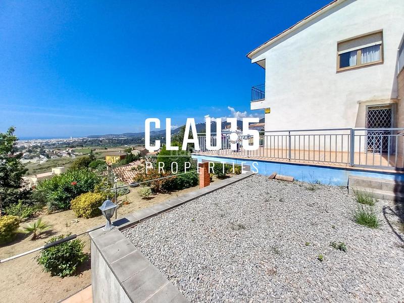 Foto fea95432-73fd-45f5-8e8f-1d4eefd7e9de. Casa amb aparcament a Pinemar Pineda de Mar