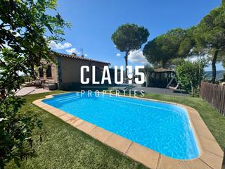 Casa a Mas Mora-Sant Daniel. Casa en venta con piscina y vistas al mar en mas mora, tordera