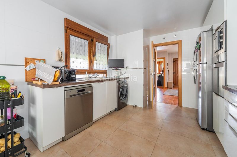 Foto 8eebbfeb-9f34-4fb4-be94-db3e15a5740b. Xalet amb aparcament a Cobeña