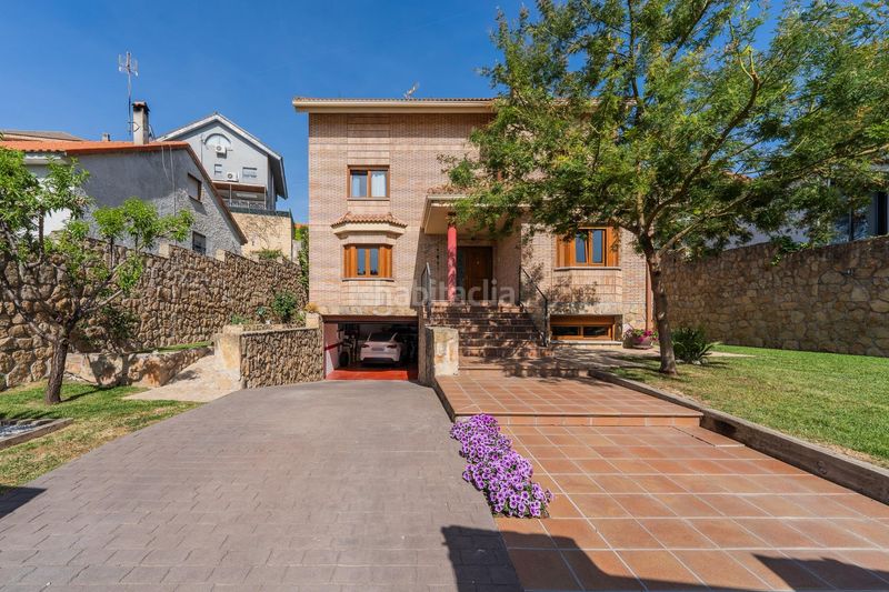 Foto b2910b1b-9edc-49ba-9b8f-fc7c4faed0ea. Xalet amb aparcament a Cobeña