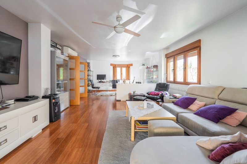 Foto f9f990af-097a-40f6-9c89-6e85550899d1. Xalet amb aparcament a Cobeña