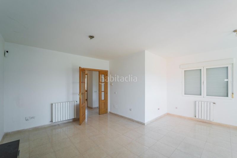 Foto 037b2a04-f97a-4b64-a44e-235ba18bfd51. Casa aparellada amb aparcament piscina a Cedillo del Condado