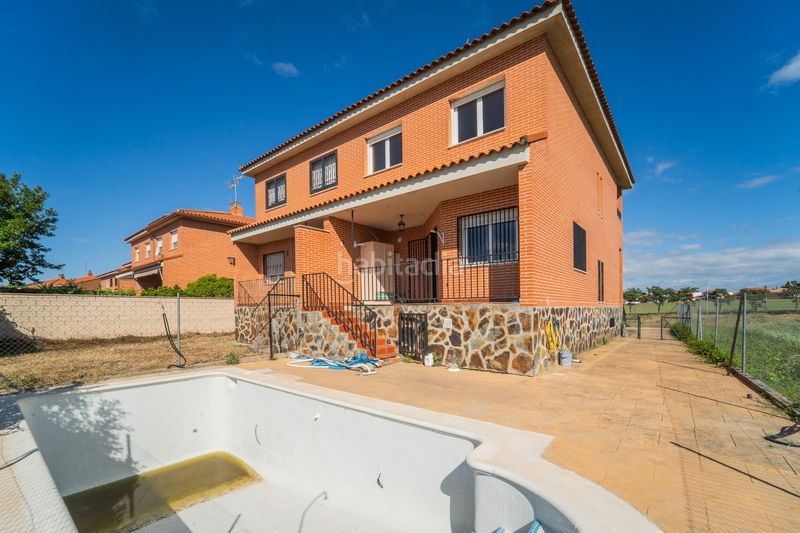 Foto 703ebf39-697f-4b03-a2e9-1b721308e23f. Casa aparellada amb aparcament piscina a Cedillo del Condado