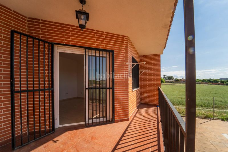 Foto d31c9488-074b-4082-afa8-78c9c65639e1. Casa aparellada amb aparcament piscina a Cedillo del Condado