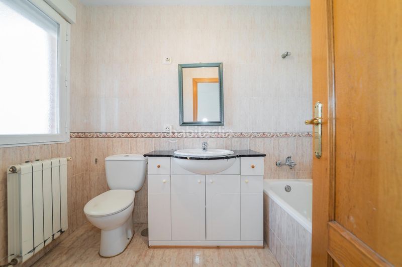 Foto efef80fc-ff3b-43b9-8912-89a5281a58d7. Casa aparellada amb aparcament piscina a Cedillo del Condado