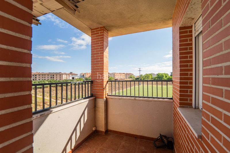 Foto f65f1a7b-ac1f-45d7-aecb-431f86e32b90. Casa aparellada amb aparcament piscina a Cedillo del Condado