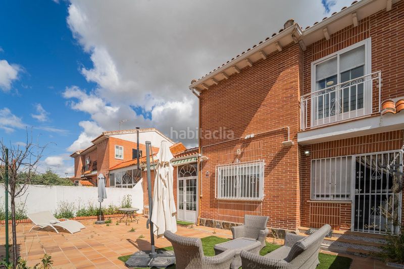 Foto 8bb558a4-da16-47b0-ab57-7fe59034bc18. Casa aparellada amb aparcament a Cedillo del Condado