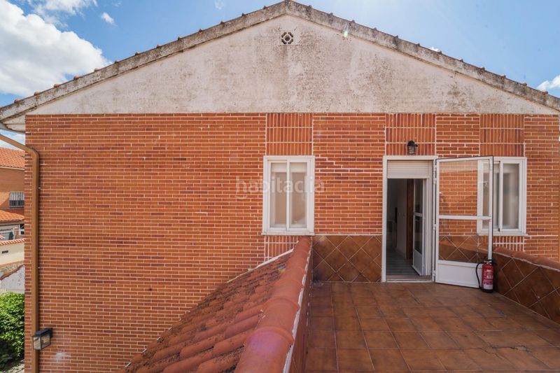 Foto 9861cc26-b67e-43ed-85c2-18e4bcee9012. Casa aparellada amb aparcament a Cedillo del Condado