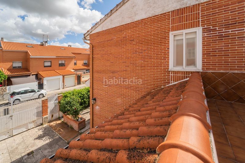 Foto c6540a0a-0cca-4db6-b750-1189632e56a9. Casa aparellada amb aparcament a Cedillo del Condado