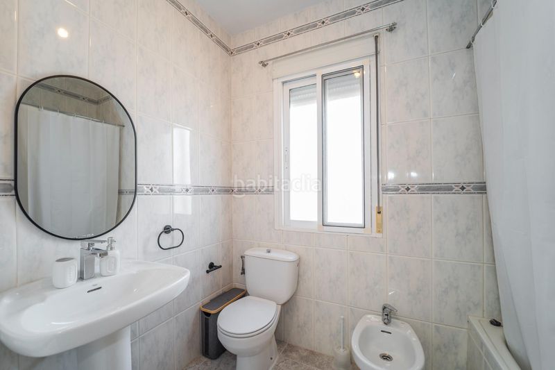 Foto d316b8a5-8e59-493f-adf1-608a4c9f6d5e. Casa aparellada amb aparcament a Cedillo del Condado