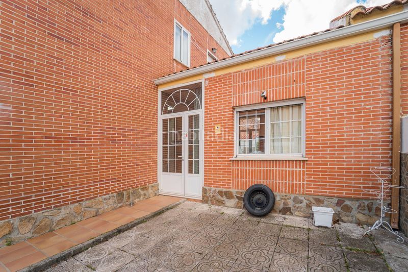 Foto dba150a2-9578-41f2-8395-931a29ca591c. Casa aparellada amb aparcament a Cedillo del Condado