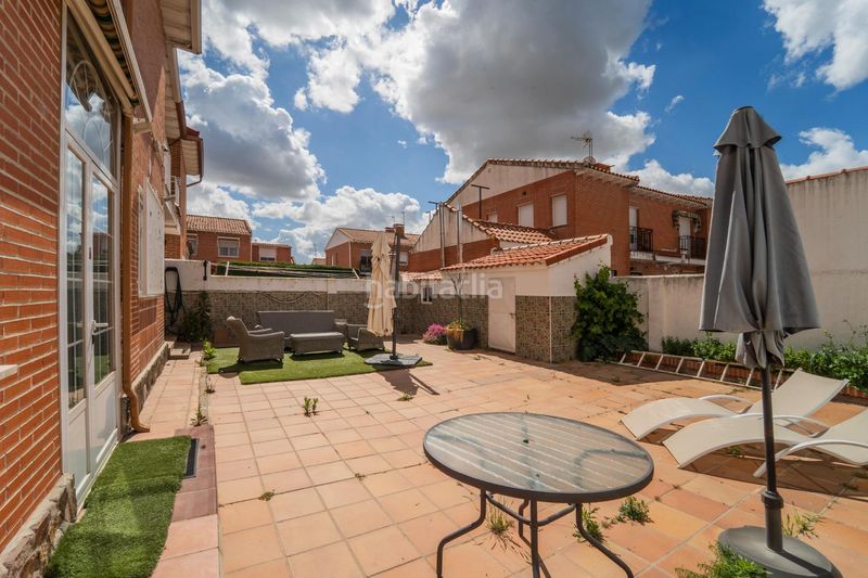 Foto dea3fbce-55fa-467c-8272-f30d6365d498. Casa aparellada amb aparcament a Cedillo del Condado