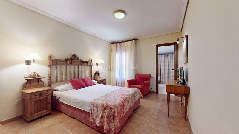 Foto 179c3705-bc5e-46c8-8e29-1b20c1d380e6. Edifici a Mandayona