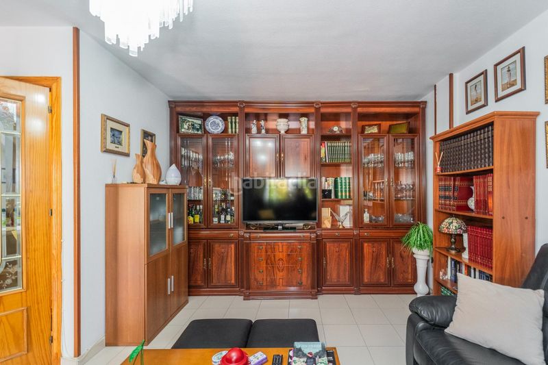 Foto 4a274567-5587-49dd-9387-e21faa5f1b2e. Casa adossada amb calefacció aparcament a Las Américas Parla