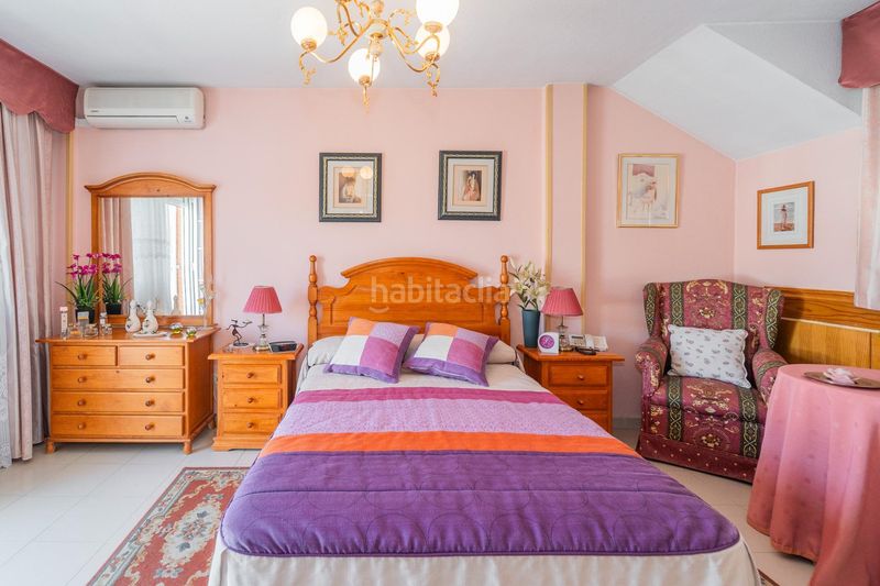 Foto b0c607f5-6df4-4dec-8da0-8b3d65a732ca. Casa adossada amb calefacció aparcament a Las Américas Parla