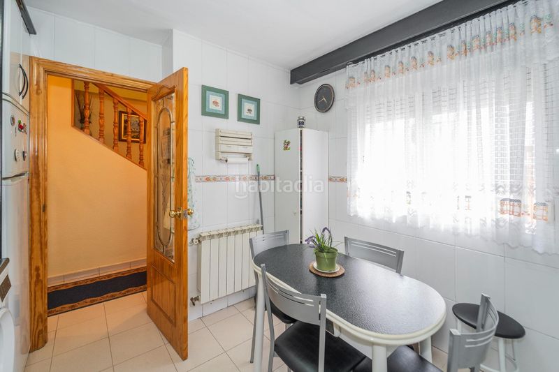 Foto ba72aa4f-d3f4-43f7-9fb9-54ea0e6b6b17. Casa adossada amb calefacció aparcament a Las Américas Parla