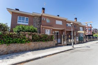 Towny house  Calle camino de colmenar. Magnífico chalet pareado en impecable estado en san agustín de g