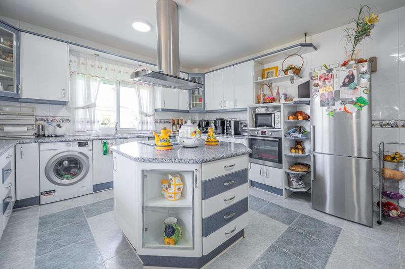 Foto 84ba9fe9-d985-47a8-b59d-364f74d66d3f. Chalet avec chauffage parking piscine dans Galápagos