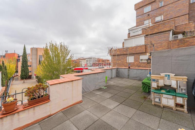 Foto fdede153-b9fe-4eb0-940f-fe5da1c649a3. Flat with heating in Lucero Madrid