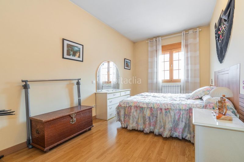 Foto 14479a50-eeb7-4ae6-8264-fe3f276d3d59. Casa aparellada amb calefacció aparcament piscina a Seseña