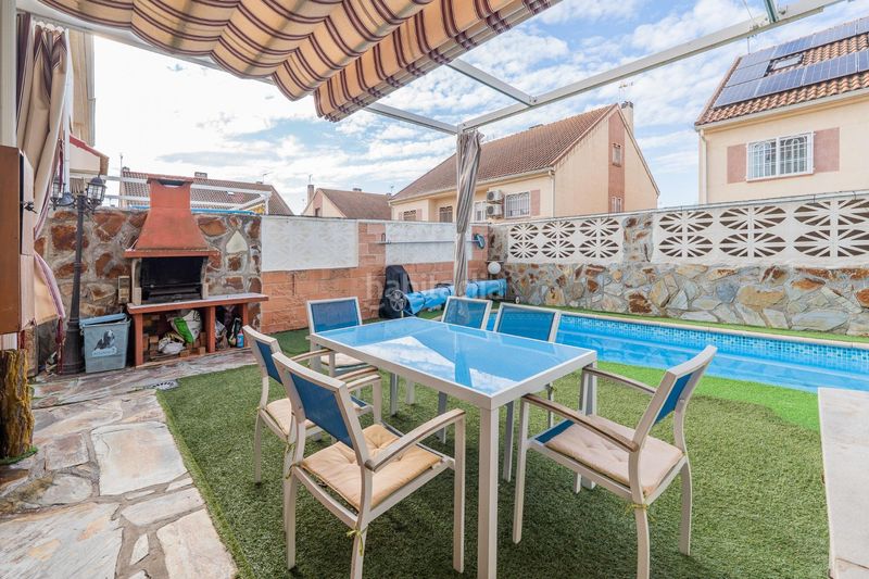Foto 9ac9ff29-0da1-490f-8575-c7880e766473. Casa aparellada amb calefacció aparcament piscina a Seseña