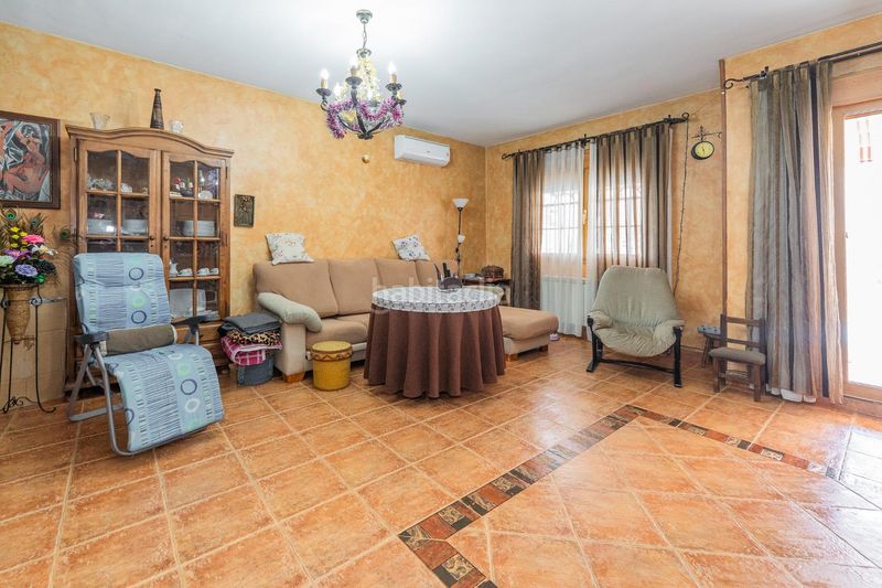 Foto a5bbede1-9585-40d3-aa53-704fcbcf7026. Casa aparellada amb calefacció aparcament piscina a Seseña