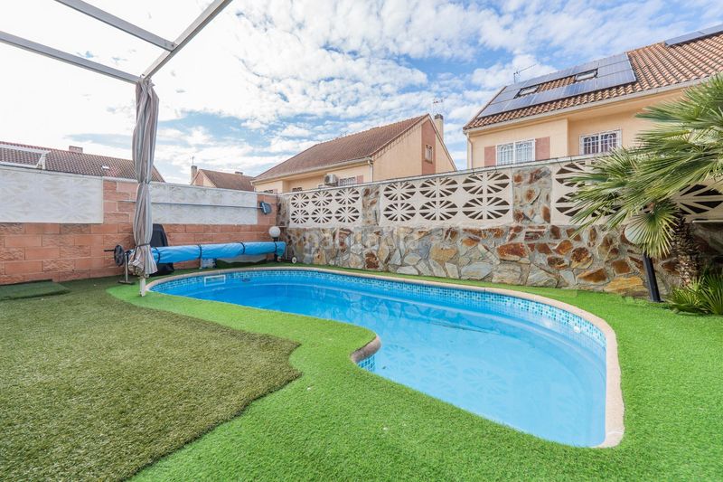 Foto c9da981a-a7d6-47d6-9b08-14a8f3417fea. Casa aparellada amb calefacció aparcament piscina a Seseña