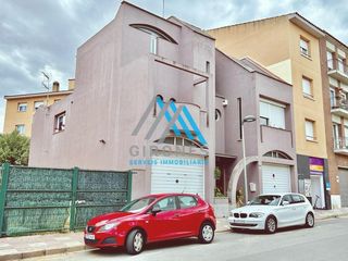 Casa aparellada  Doctor casals. Santa cristina darocasa