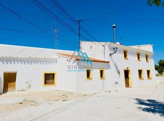 Casa a Anexo a las cucharetas. Cortes de bazacasa