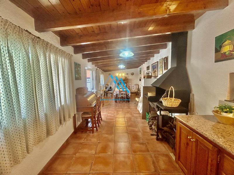 Foto dc2e2236-0df1-4af9-9c2c-d7458580e79f. Edifici a Poble Calonge