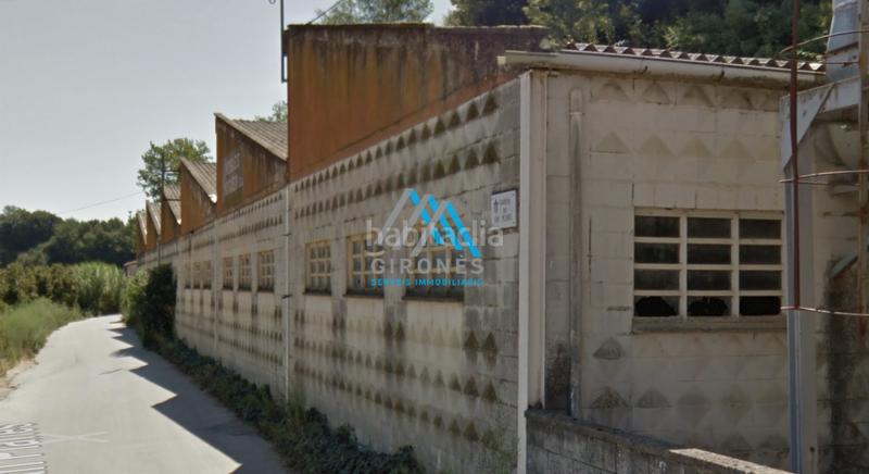 Foto b6fb60f7-a468-486b-a93b-67ecf587dc8f. Nave industrial anglèsnave en Planoles