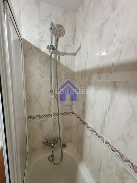 Foto 385cd17b-abee-4070-a5e0-15ee97eb97a7. Alquiler piso en Coia Vigo