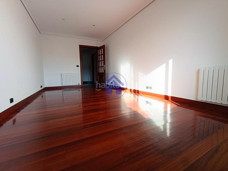 Foto 2b30cb22-2fbf-4b4f-88f1-7ee06573cc31. Location attique avec chauffage parking dans Plaza Independencia Vigo