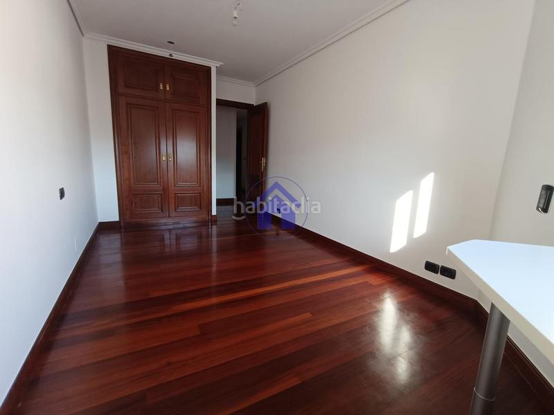 Foto a874155f-d11a-48cb-b25d-59cdea43615d. Location attique avec chauffage parking dans Plaza Independencia Vigo