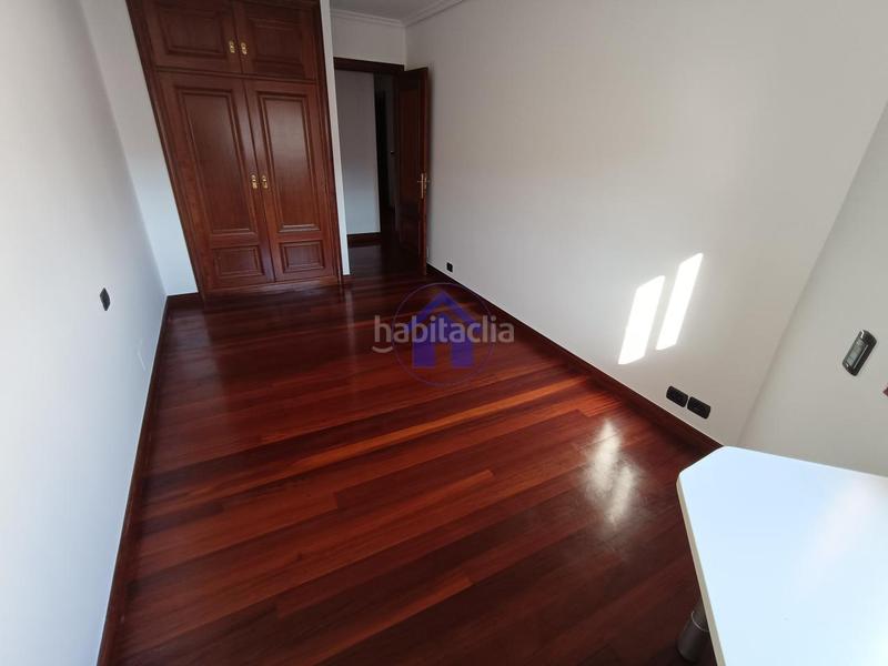 Foto abb7bed3-f6c3-4204-9e6d-148f7fc61230. Location attique avec chauffage parking dans Plaza Independencia Vigo