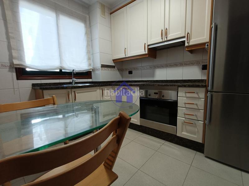 Foto 115f08ae-efee-411f-b7ae-914a020d9377. Rent penthouse with heating parking in Plaza Independencia Vigo