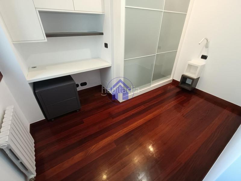 Foto 733c1abb-2213-47e8-ae12-2fbae776037d. Rent penthouse with heating parking in Plaza Independencia Vigo