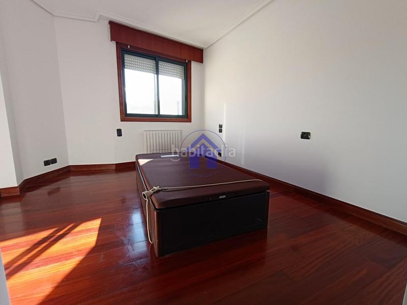 Foto 77c26a75-c573-4329-996c-3b41819fb3cf. Rent penthouse with heating parking in Plaza Independencia Vigo