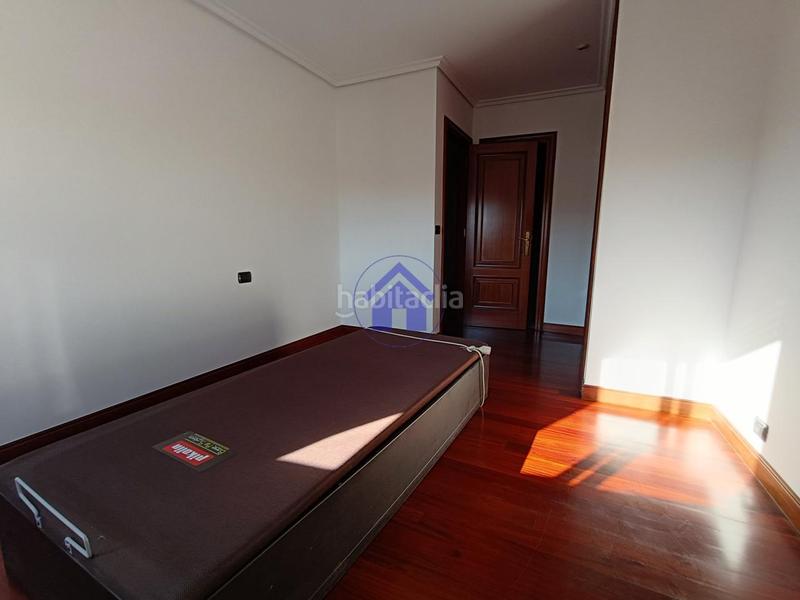 Foto 8cde3e42-0e21-48ed-9aa6-a9a50ee5eec3. Rent penthouse with heating parking in Plaza Independencia Vigo