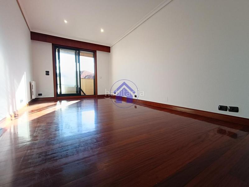 Foto eb468539-471b-46f9-8d3f-14e851968095. Rent penthouse with heating parking in Plaza Independencia Vigo