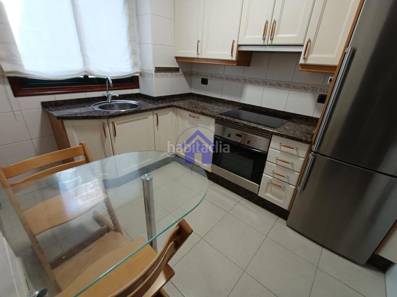 Foto f510e890-5cad-4836-abf6-9fdb42e750d6. Rent penthouse with heating parking in Plaza Independencia Vigo