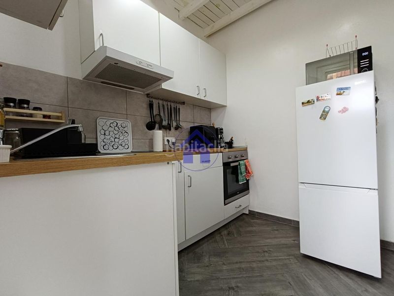 Foto ecd1122c-8980-4ddf-8f46-1db747627ef8. Casa adossada a Teis Vigo