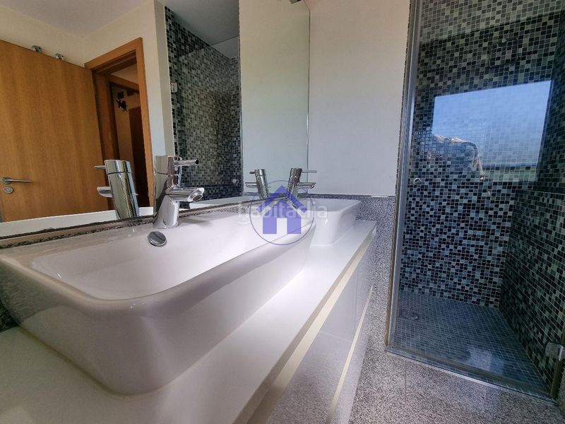 Foto 4a7bee0a-148b-48ee-9bf4-80d44a83e70c. Lloguer apartament amb calefacció aparcament piscina a Vigo
