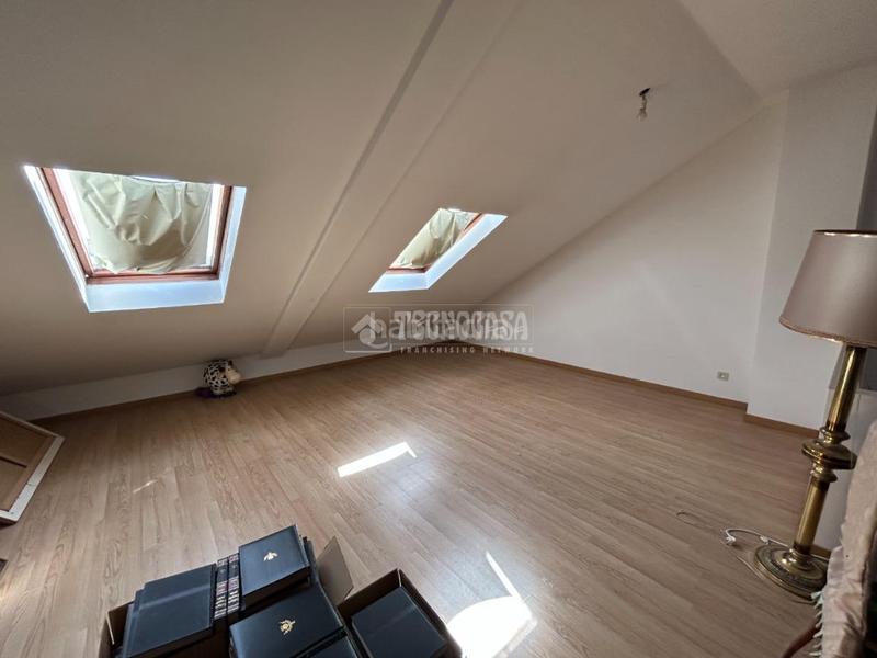 Foto b4a0d52e-9fc3-406c-8c4c-3cd9c9016f65. Doppelhaus in Loeches