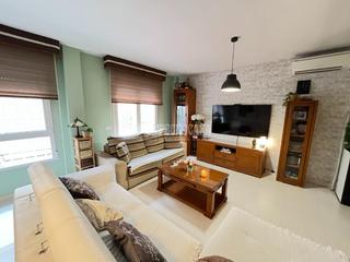 Casa aparellada a Loeches. Casa en venta en loeches