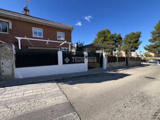 Maison jumelée à Loeches. Casa en venta en loeches