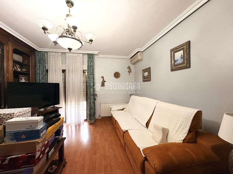 Foto 196c486f-27e1-408a-9ef9-d2054b5fb4d8. Pis a Loeches