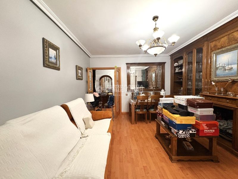 Foto ccba8732-21b6-4e69-b17b-f3d077cab76c. Pis a Loeches