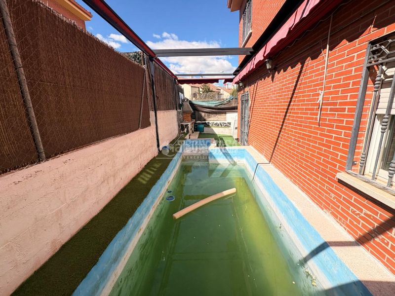 Foto 0388ccf3-5734-4b49-8eae-10125e9f148e. Casa aparellada a Loeches