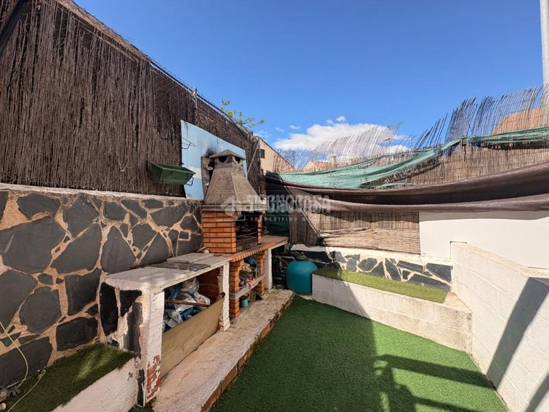 Foto 0e2adbdd-1e18-4221-b4a0-79d0567dd111. Casa aparellada a Loeches